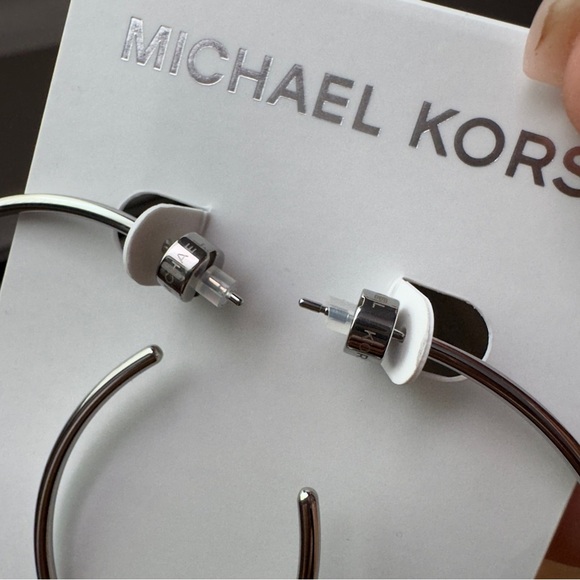 Michael Kors Brass Large Hoop Earrings for Women Color Silver Model MKJ4162040 - Picture 4 of 6